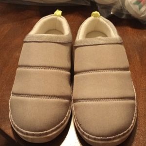 Dr Scholl's Slip on Gray with Camaflouge Bottoms Size 9